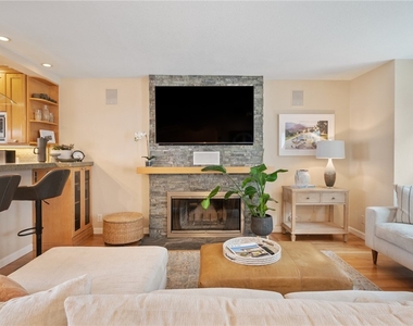 427 Manhattan Avenue - Photo Thumbnail 1