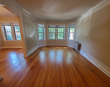 6129 North Hoyne Avenue - Photo Thumbnail 2