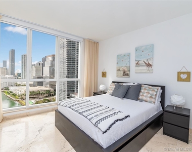 901 Brickell Key Blvd - Photo Thumbnail 11