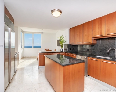 901 Brickell Key Blvd - Photo Thumbnail 7