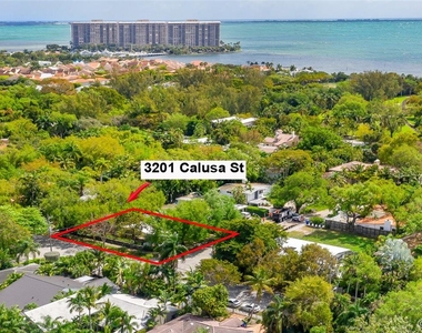 3201 Calusa St - Photo Thumbnail 36