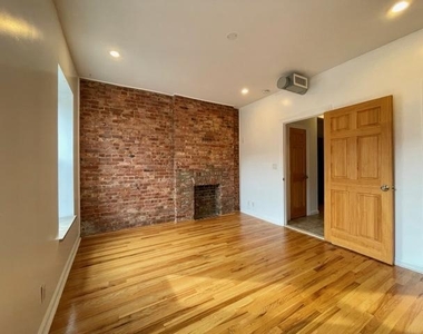 289 Pleasant Avenue - Photo Thumbnail 5