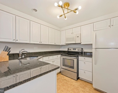 1080 Wisconsin Ave Nw #2015 - Photo Thumbnail 7