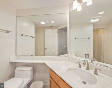 1080 Wisconsin Ave Nw #2015 - Photo Thumbnail 21