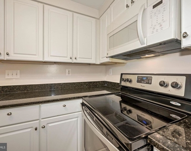 1080 Wisconsin Ave Nw #2015 - Photo Thumbnail 9