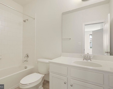 628 Totten Place Ne - Photo Thumbnail 7