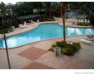 19390 Collins Ave - Photo Thumbnail 8