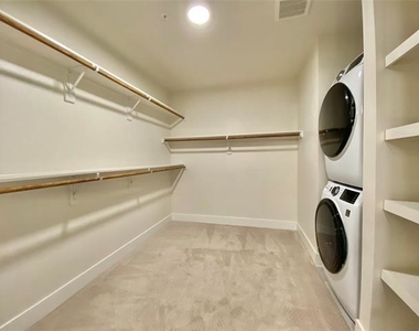 3330 Oak Grove Avenue - Photo Thumbnail 4