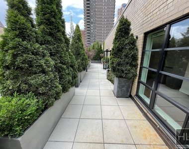 315 West 57th Street - Photo Thumbnail 2