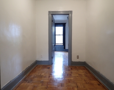 814 Putnam Avenue - Photo Thumbnail 3