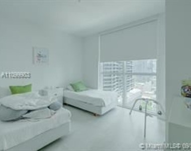 1080 Brickell Ave - Photo Thumbnail 5