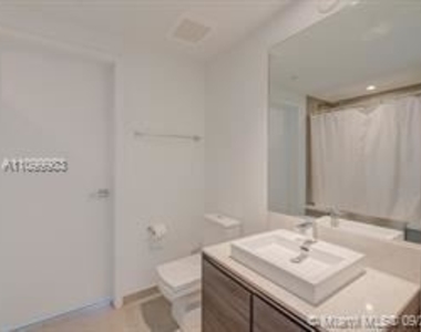 1080 Brickell Ave - Photo Thumbnail 6