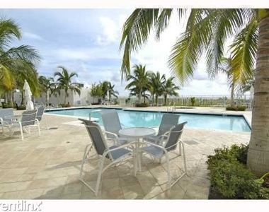 6365 Collins Ave - Photo Thumbnail 22