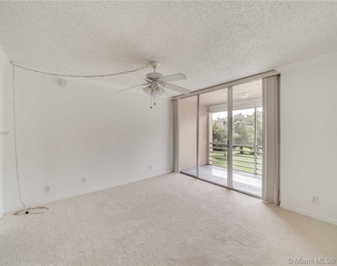 9400 Live Oak Pl - Photo Thumbnail 14