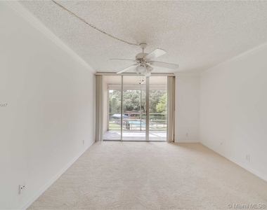 9400 Live Oak Pl - Photo Thumbnail 18