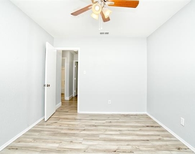 1211 Cardinal Oaks Drive - Photo Thumbnail 13