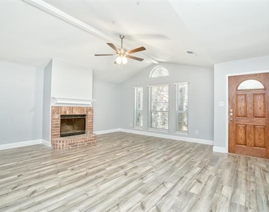 1211 Cardinal Oaks Drive - Photo Thumbnail 6