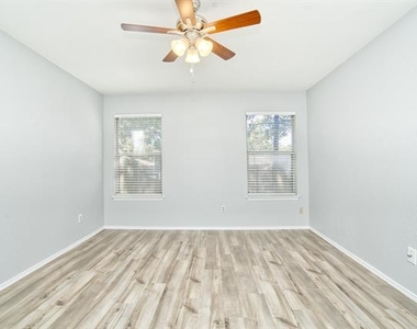 1211 Cardinal Oaks Drive - Photo Thumbnail 16