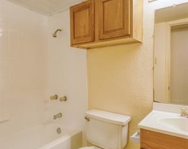 7621 Mccallum Boulevard - Photo Thumbnail 7