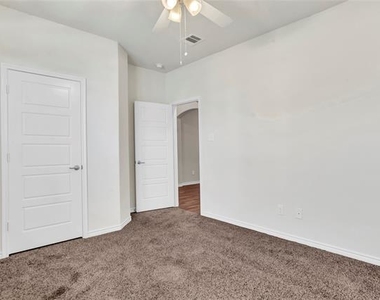 760 Jamestown Lane - Photo Thumbnail 10