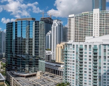 1300 Brickell Bay Dr - Photo Thumbnail 16