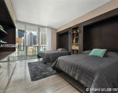 1300 Brickell Bay Dr - Photo Thumbnail 7