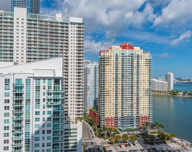 1300 Brickell Bay Dr - Photo Thumbnail 15