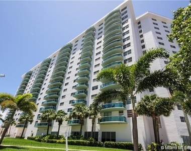 19390 Collins Ave - Photo Thumbnail 27