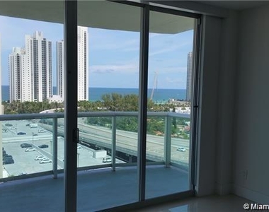 19390 Collins Ave - Photo Thumbnail 4