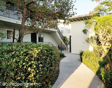 5903 Cahuenga Blvd - Photo Thumbnail 3