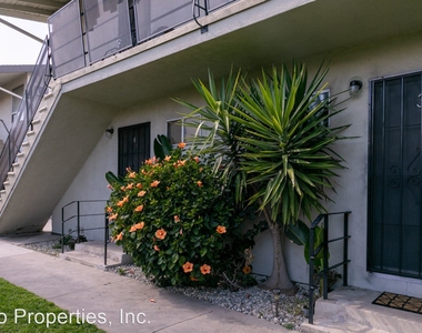 5903 Cahuenga Blvd - Photo Thumbnail 29