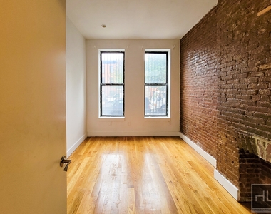 332 Hart Street - Photo Thumbnail 8