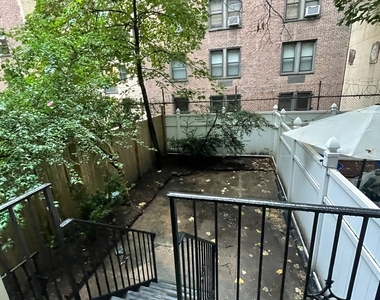 East 70th Street - Photo Thumbnail 4