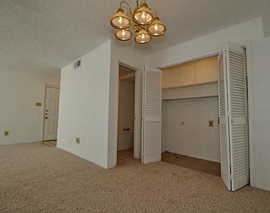 2610 Lakehill Lane - Photo Thumbnail 5