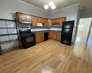 3338 North Clifton Avenue - Photo Thumbnail 5