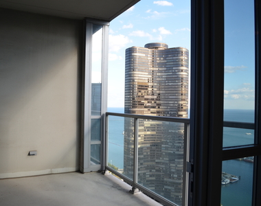 600 North Lake Shore Drive - Photo Thumbnail 10