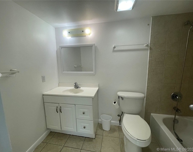 10389 N Kendall Dr - Photo Thumbnail 11