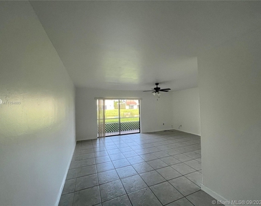 10389 N Kendall Dr - Photo Thumbnail 4