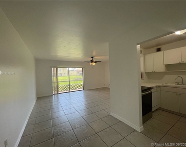 10389 N Kendall Dr - Photo Thumbnail 3