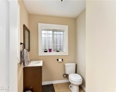 1284 West 38th Street - Photo Thumbnail 9