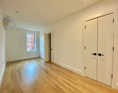732 St Marks Avenue - Photo Thumbnail 2