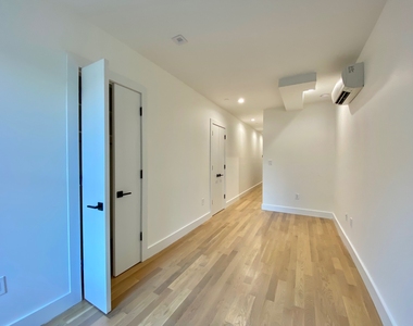 732 St Marks Avenue - Photo Thumbnail 3