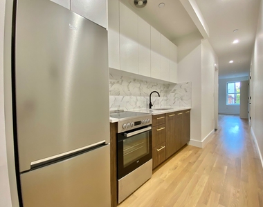 732 St Marks Avenue - Photo Thumbnail 4