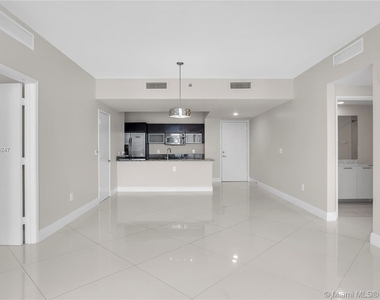 951 Brickell Ave - Photo Thumbnail 12