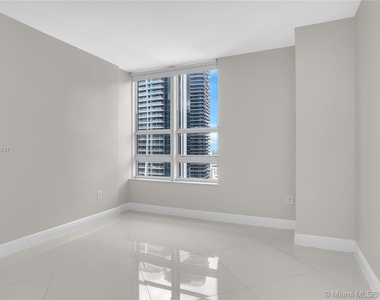 951 Brickell Ave - Photo Thumbnail 5