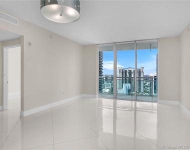 951 Brickell Ave - Photo Thumbnail 14