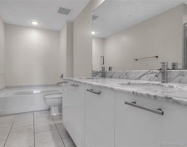 951 Brickell Ave - Photo Thumbnail 8