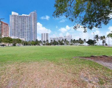 1900 N Bayshore Dr - Photo Thumbnail 22