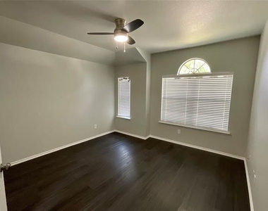 8908 King Ranch Drive - Photo Thumbnail 17