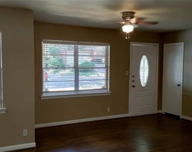 1607 Briarwood Boulevard - Photo Thumbnail 2